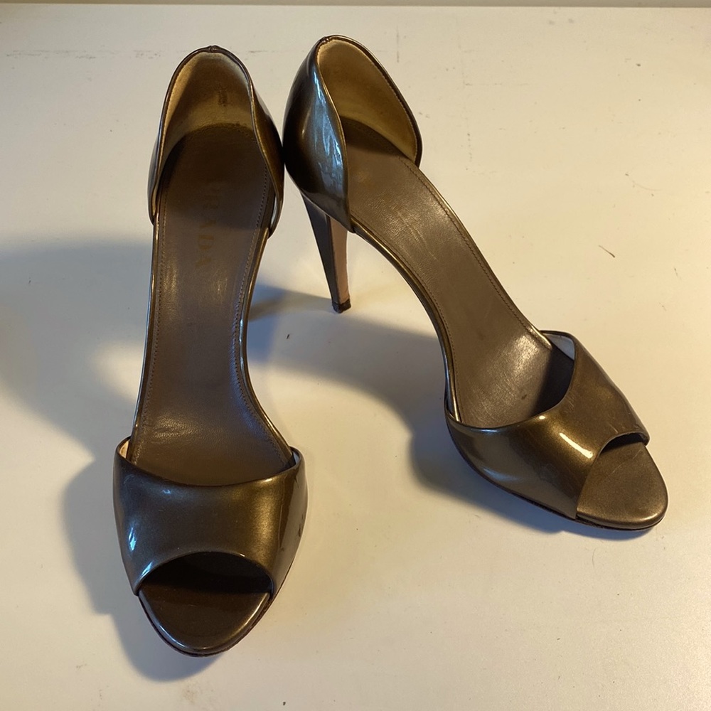 Prada heels gun metal patent leather